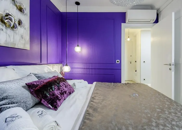 Divine Luxury Purple アパート ザダル