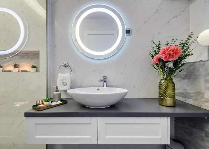 Divine Luxury Purple アパート ザダル