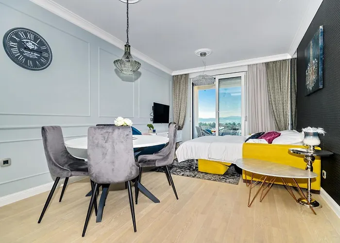 Divine Luxury Purple アパート *