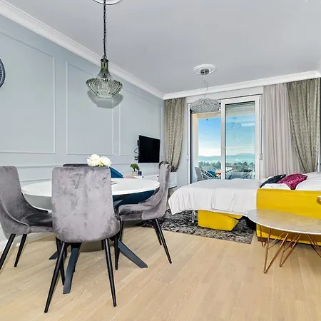 Divine Luxury Purple Apartment *